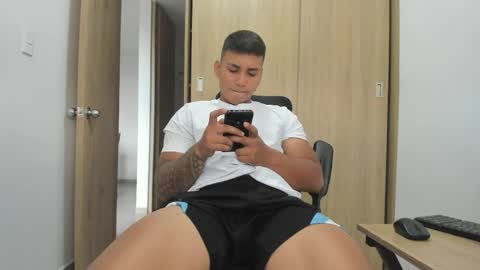 Snapshot of hector_18_ chatting on June 2, 2026, 7:49 pm 18 online show from June 2, 2026, 7:49 pm