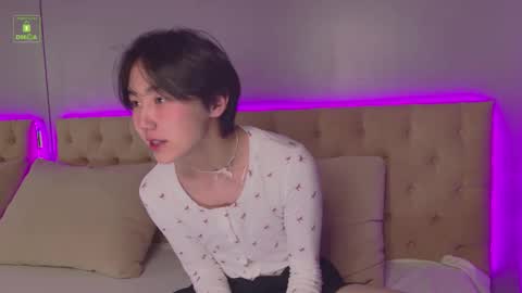 HEEJIN online show from October 15, 2025, 8:20 pm