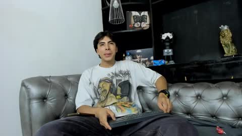 heellboy_ online show from November 10, 2025, 8:08 pm