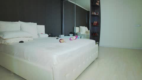 Helen online show from February 24, 2025, 7:33 am