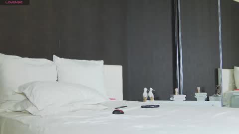 Helen online show from October 15, 2025, 2:33 am