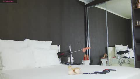 Helen online show from November 21, 2025, 8:24 am