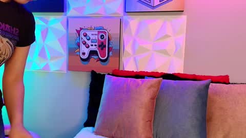   online show from February 6, 2025, 11:32 am