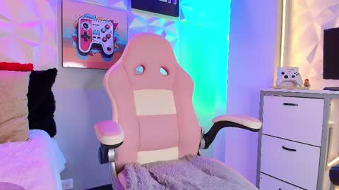   online show from February 28, 2025, 8:50 pm