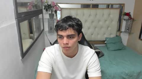 heiker_ online show from September 25, 2025, 2:59 am