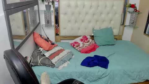 heiker_ online show from October 7, 2025, 2:53 am