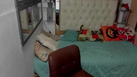 heiker_ online show from November 17, 2025, 2:17 am