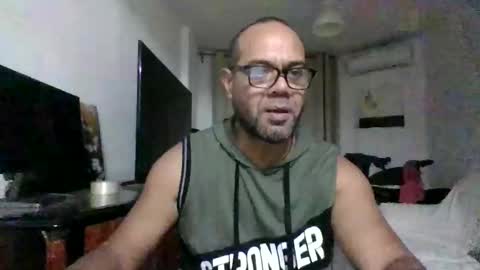 Snapshot of heistt chatting on November 19, 2025, 12:10 am Heist Stein online show from November 19, 2025, 12:10 am