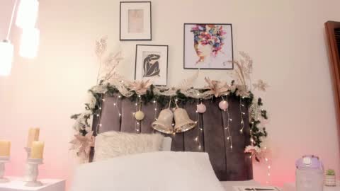 Helen  online show from December 24, 2024, 5:02 pm