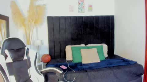 HELENA COPPER online show from June 5, 2026, 3:24 am