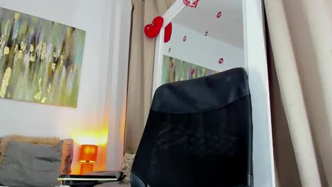 Helena Santos  online show from February 22, 2025, 6:19 pm