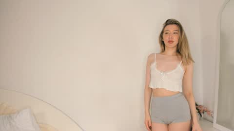 Sarah  here Help to make 100 thumbs up  online show from January 30, 2025, 3:44 am