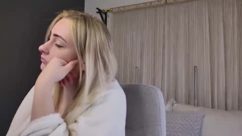 heleneengel online show from February 15, 2026, 9:52 am