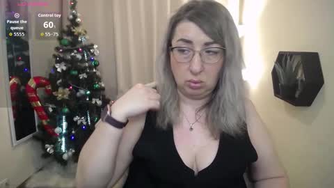 helenenigma online show from December 17, 2025, 7:53 pm