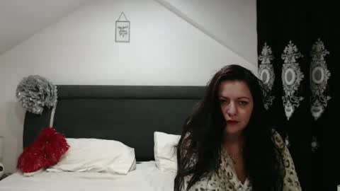 helenhh online show from February 6, 2025, 10:26 am