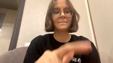 Vicky online show from April 19, 2026, 8:00 pm