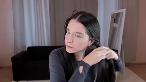 Helen online show from October 5, 2025, 2:21 am