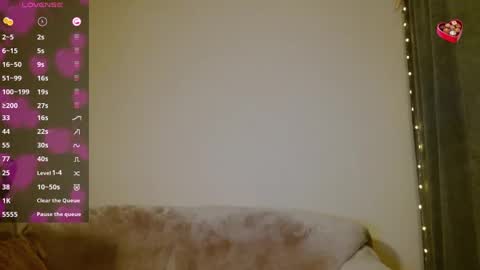 Snapshot of helenxlove chatting on December 16, 2024, 1:42 am HelenXLove online show from December 16, 2024, 1:42 am