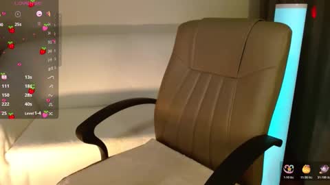 Snapshot of helenxlove chatting on November 12, 2025, 5:24 pm HelenXLove online show from November 12, 2025, 5:24 pm