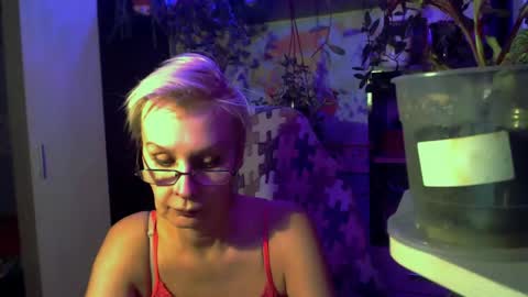Snapshot of helgahimmele chatting on May 9, 2026, 10:48 pm Helga online show from May 9, 2026, 10:48 pm