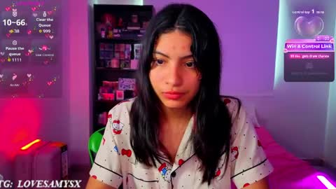 Snapshot of helia_n_amy chatting on June 4, 2026, 3:29 pm Helia Transfem and Amy online show from June 4, 2026, 3:29 pm
