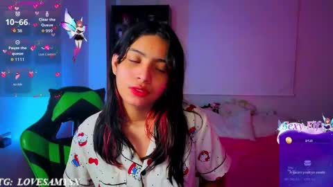 Snapshot of helia_n_amy chatting on June 5, 2026, 3:35 am Helia Transfem and Amy online show from June 5, 2026, 3:35 am