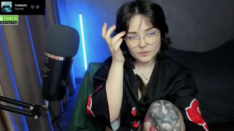 Red online show from October 3, 2025, 6:16 pm