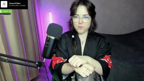 Red online show from October 13, 2025, 6:19 pm