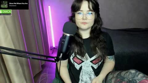 Red online show from November 6, 2025, 6:53 pm