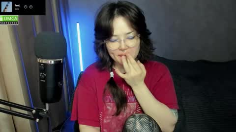 Red online show from November 16, 2025, 6:13 pm