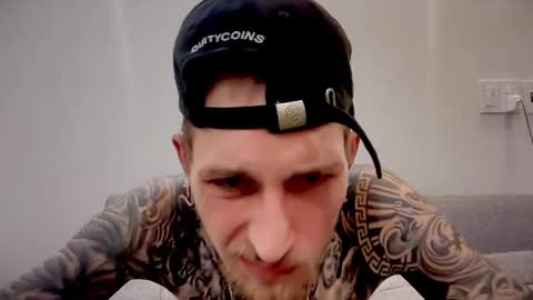 hellacozy online show from April 17, 2026, 1:47 pm