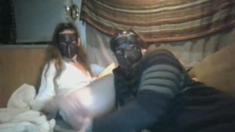 Snapshot of hellelandshadow chatting on April 23, 2026, 4:35 am hellelandshadow online show from April 23, 2026, 4:35 am