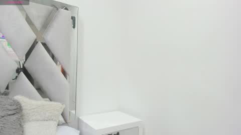 Hellen  online show from January 25, 2025, 6:35 pm