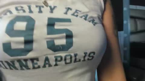 hellen__smith_ online show from November 11, 2025, 1:00 pm