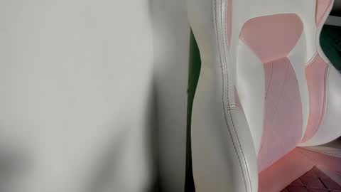 hellen__smith_ online show from January 19, 2026, 4:27 am