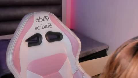 hellen__smith_ online show from March 26, 2026, 8:36 pm