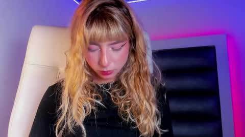 hellen__smith_ online show from April 21, 2026, 1:42 am