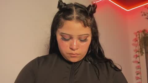 hellen__smith_ online show from April 22, 2026, 8:39 am