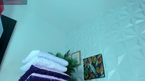 hellen     online show from September 8, 2025, 7:13 pm