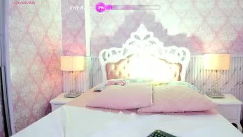 Snapshot of hellencute18_ chatting on July 18, 2026, 11:03 am online show from July 18, 2026, 11:03 am