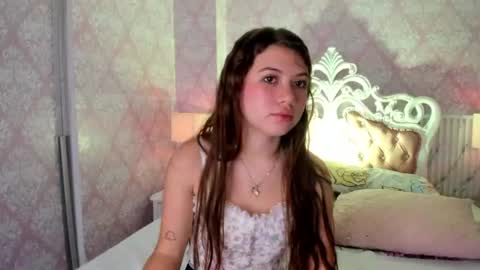 Snapshot of hellencute18_ chatting on July 22, 2026, 11:02 am online show from July 22, 2026, 11:02 am