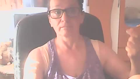 hellenmarie online show from June 30, 2026, 5:19 am