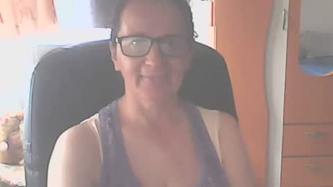 hellenmarie online show from July 1, 2026, 6:15 am