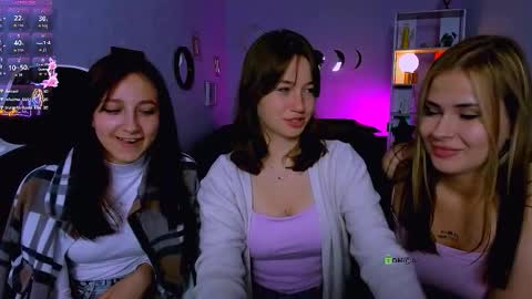 Helli online show from September 16, 2025, 7:37 pm