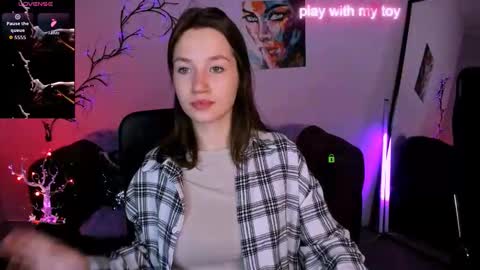 Helli online show from November 7, 2025, 8:20 pm