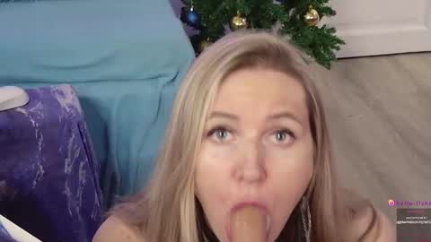 Alisia  Monday to Friday from 10 am to 4 pm GMT 2 online show from December 19, 2024, 11:29 am