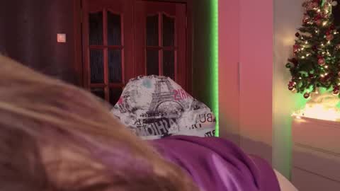 Snapshot of hello_lisha chatting on December 19, 2025, 9:05 am Alisia Monday to Friday from 10 am to 4 pm GMT 2 online show from December 19, 2025, 9:05 am