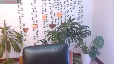 hellokitty_valery1 online show from April 22, 2026, 1:30 am