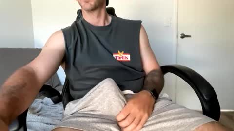 Snapshot of hendo92 chatting on December 18, 2025, 3:23 am Hendo online show from December 18, 2025, 3:23 am