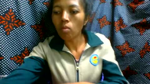 Snapshot of henitsaldy chatting on July 11, 2026, 2:53 pm henitsaldy online show from July 11, 2026, 2:53 pm